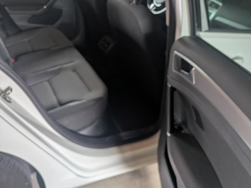 Used 2017 Volkswagen Golf S image 10