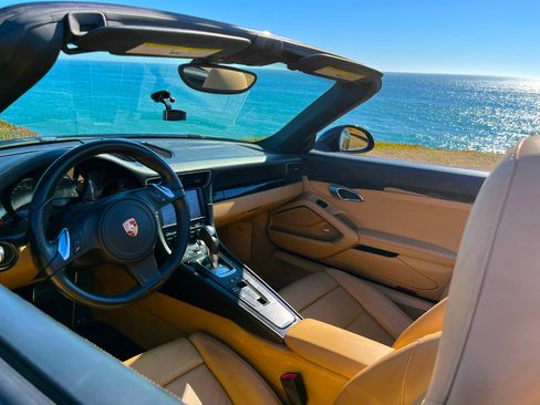 Used 2014 Porsche 911 Carrera S image 8