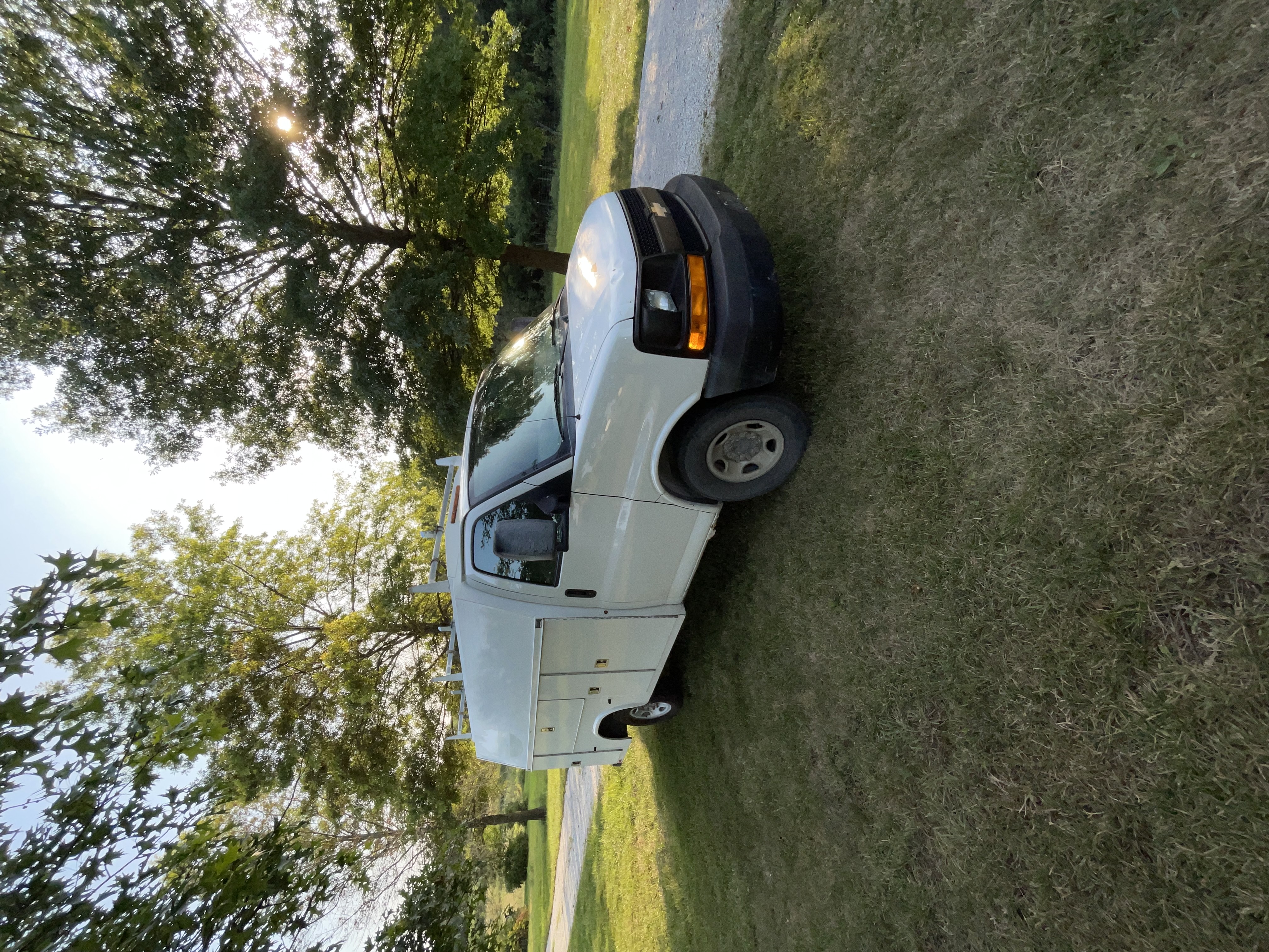 Used 2011 Chevrolet Express 3500 RWD image 2