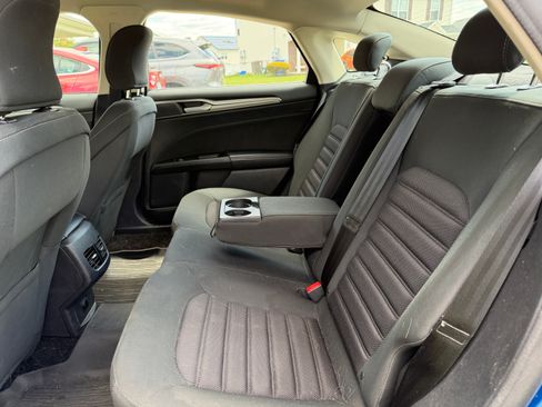 Used 2017 Ford Fusion SE w/ Fusion SE Technology Package FWD image 5
