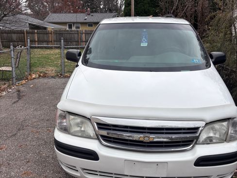 Used 2005 Chevrolet Venture LS w/ Easy Order Package image 4