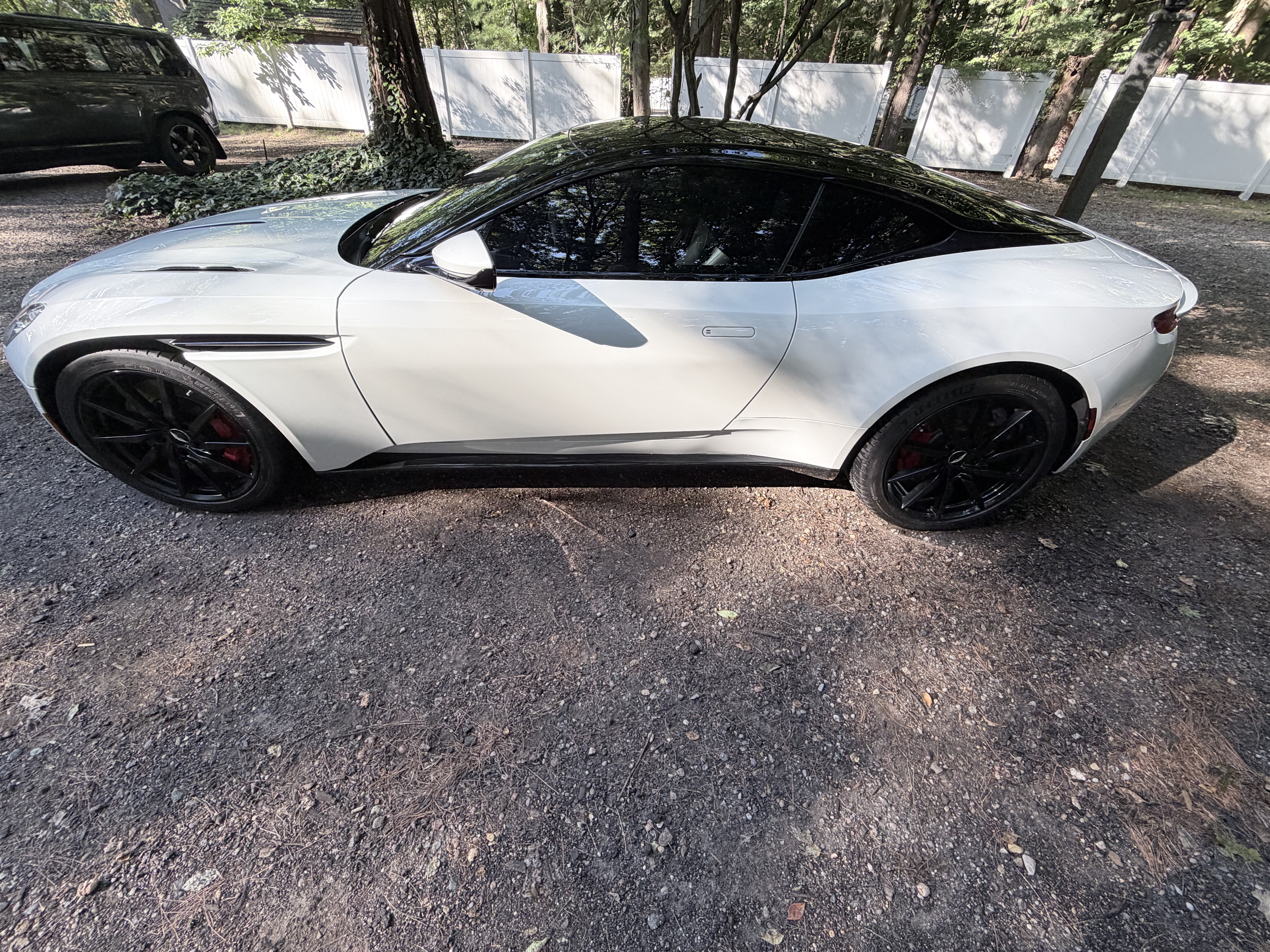 Used 2018 Aston Martin DB11 V12 RWD image 22