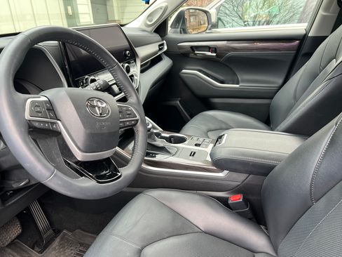 Used 2023 Toyota Highlander Limited image 15
