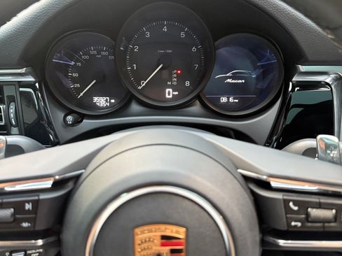 Used 2023 Porsche Macan AWD/4WD image 13