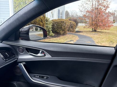 Used 2018 Kia Stinger GT2 image 12