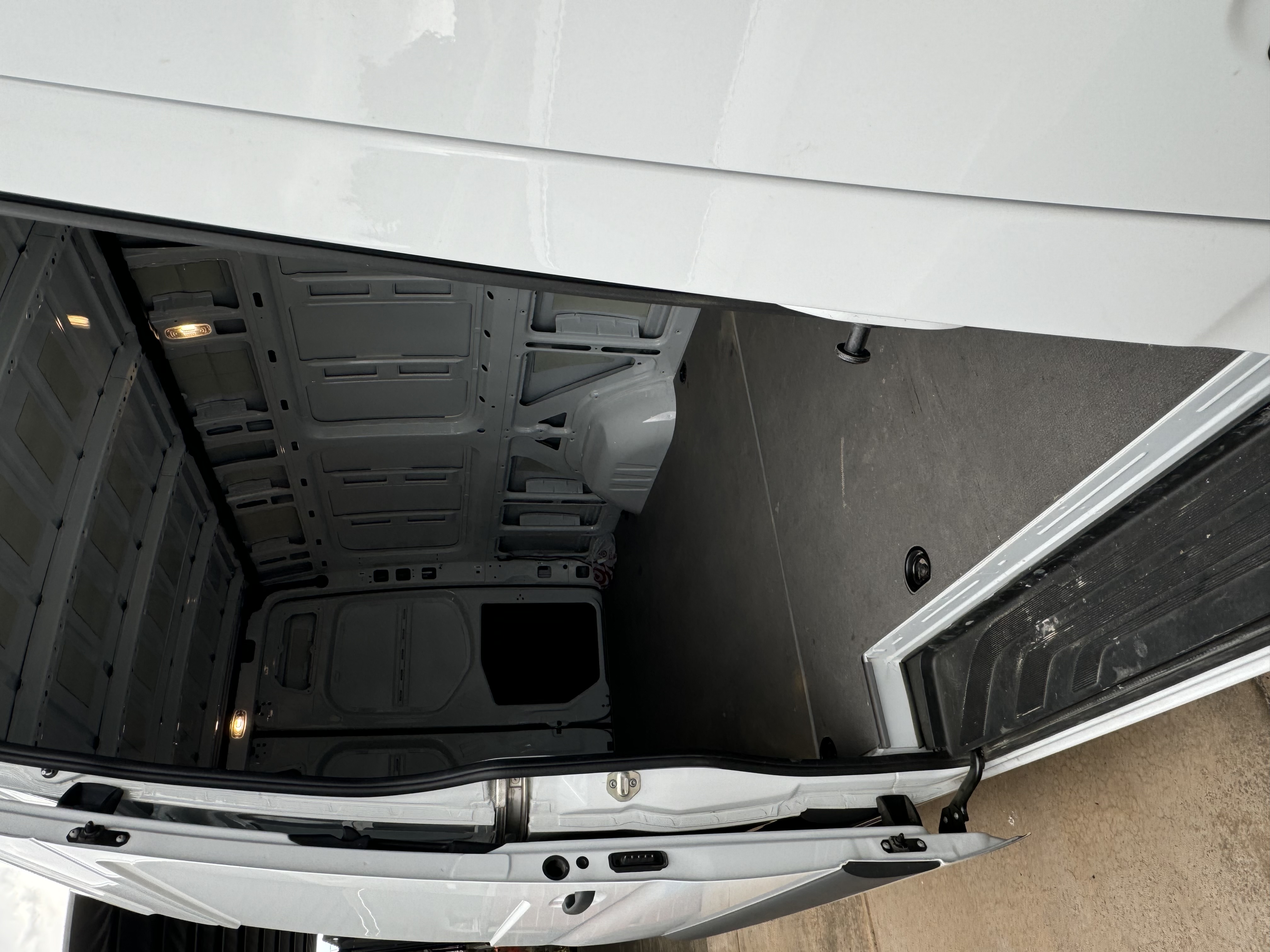 Used 2022 Mercedes-Benz Sprinter 2500 image 9