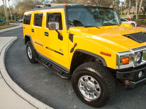 Used 2004 HUMMER H2 w/ Preferred Equipment Group image 1