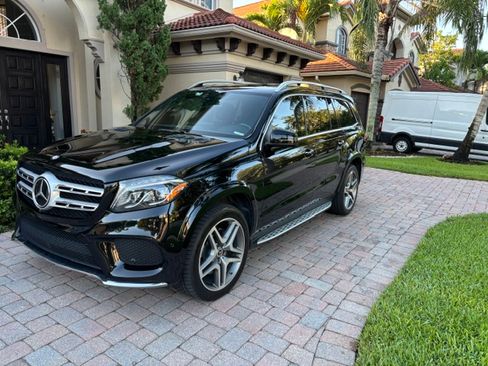 Used 2017 Mercedes-Benz GLS 550 4MATIC image 2