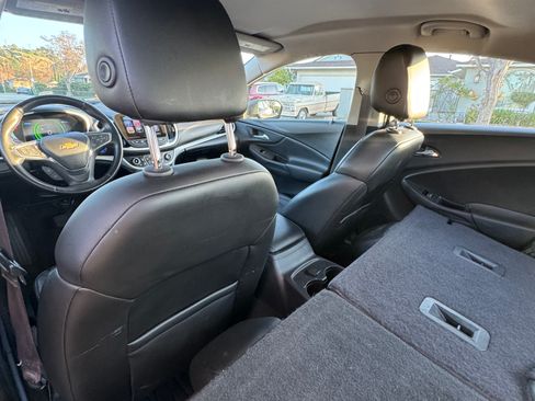 Used 2017 Chevrolet Volt LT w/ Comfort Package FWD image 23