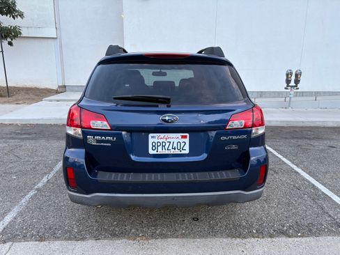 Used 2011 Subaru Outback 2.5i Premium w/ All-Weather Pkg AWD/4WD image 3