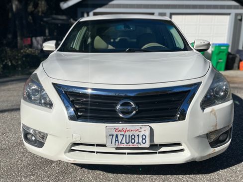 Used 2013 Nissan Altima 2.5 SL w/ Technology Pkg image 9