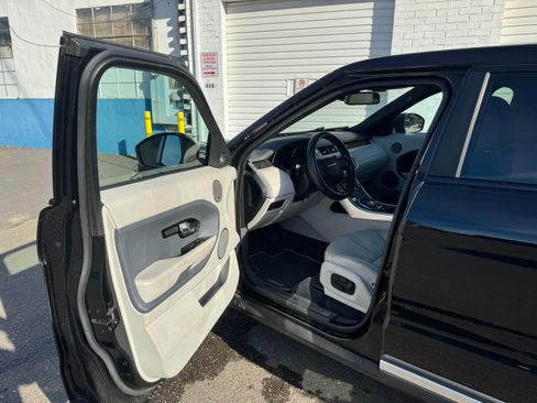 Used 2015 Land Rover Range Rover Evoque Prestige image 11