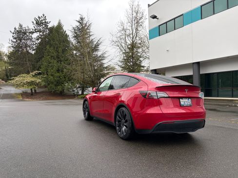 Used 2023 Tesla Model Y Performance image 9