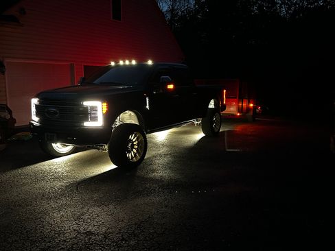 Used 2019 Ford F350 Platinum w/ Platinum Ultimate Package AWD/4WD image 4