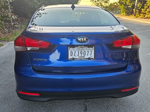 Used 2017 Kia Forte LX image 8