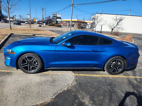 Used 2019 Ford Mustang Premium RWD image 9
