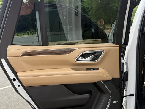 Used 2021 Chevrolet Tahoe Premier AWD/4WD image 31
