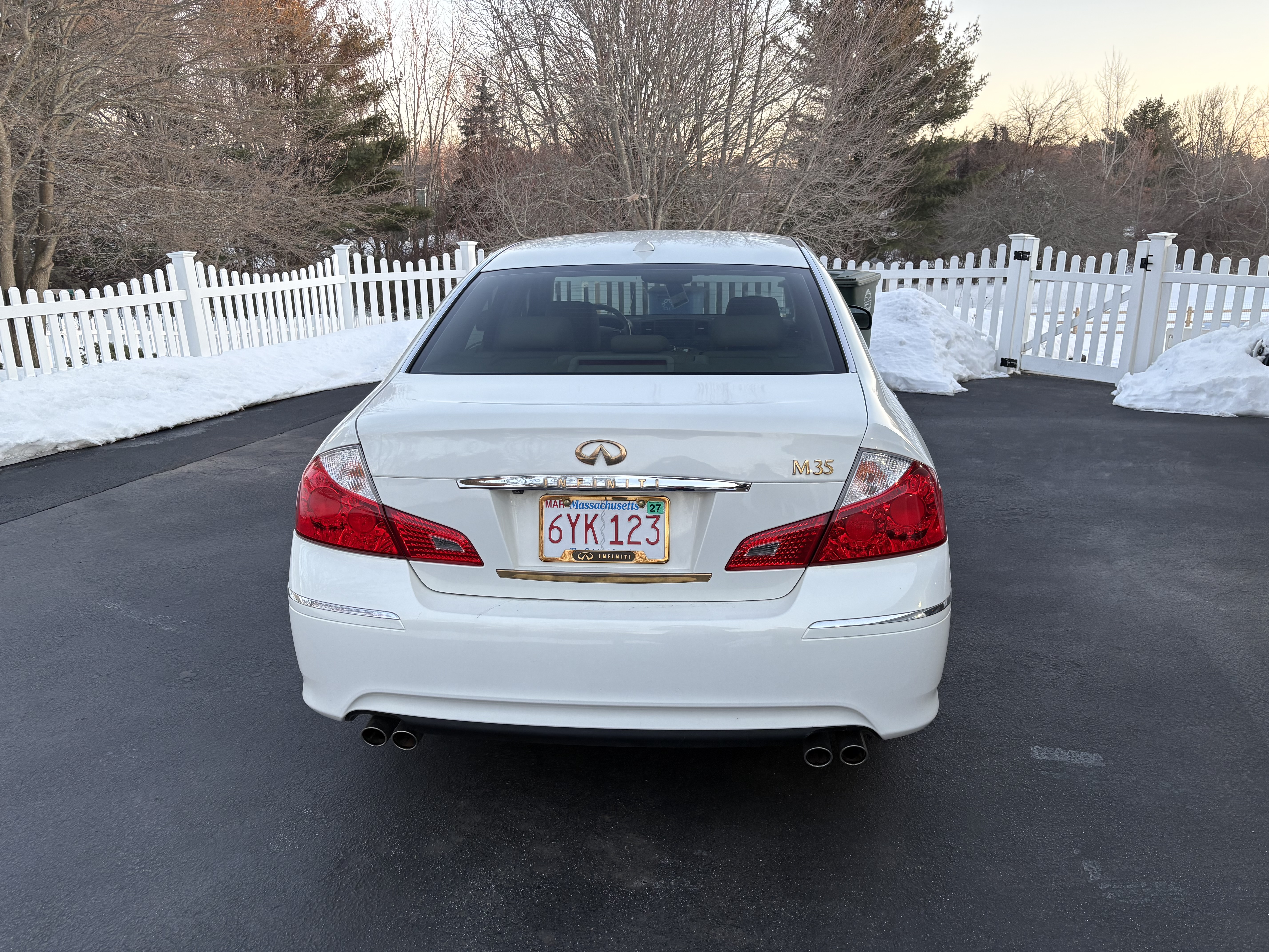 Used 2008 INFINITI M35 w/ Technology Pkg RWD image 2