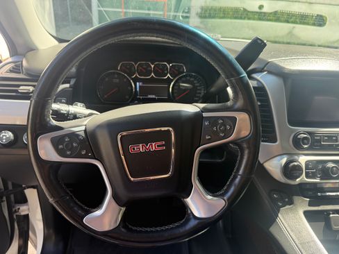 Used 2018 GMC Yukon XL SLT w/ Premium Edition AWD/4WD image 10