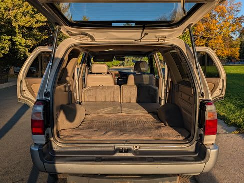 Used 2000 Toyota 4Runner Limited image 9