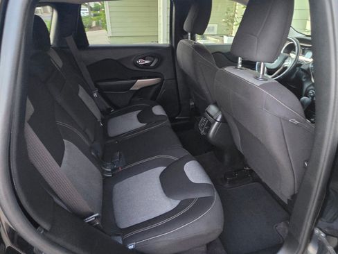 Used 2018 Jeep Cherokee Latitude w/ Altitude Package image 15