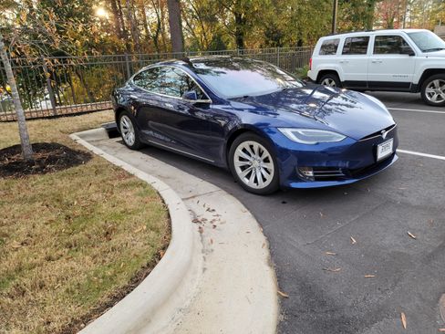 Used 2017 Tesla Model S 75 image 2