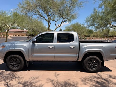 Used 2021 Toyota Tacoma SR5 RWD image 6