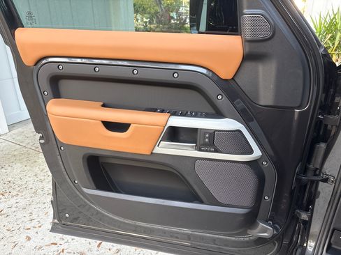 Used 2024 Land Rover Defender 110 X-Dynamic SE image 9