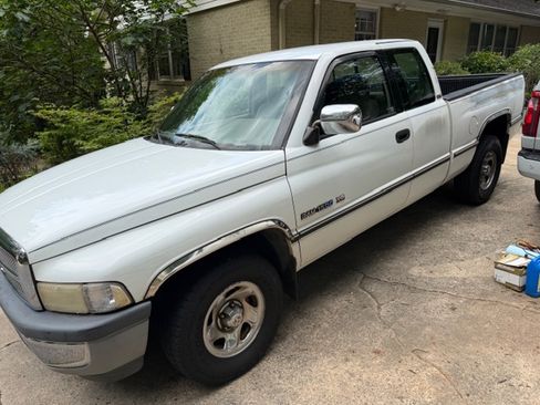 Used 1995 Dodge Ram 1500 Truck 2WD Club Cab image 2