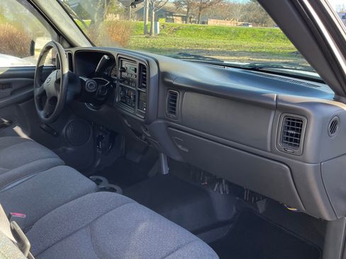 Used 2004 Chevrolet Silverado 1500 W/T w/ Light Duty Power Package image 9
