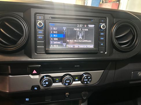 Used 2019 Toyota Tacoma SR w/ SR Convenience Package RWD image 6