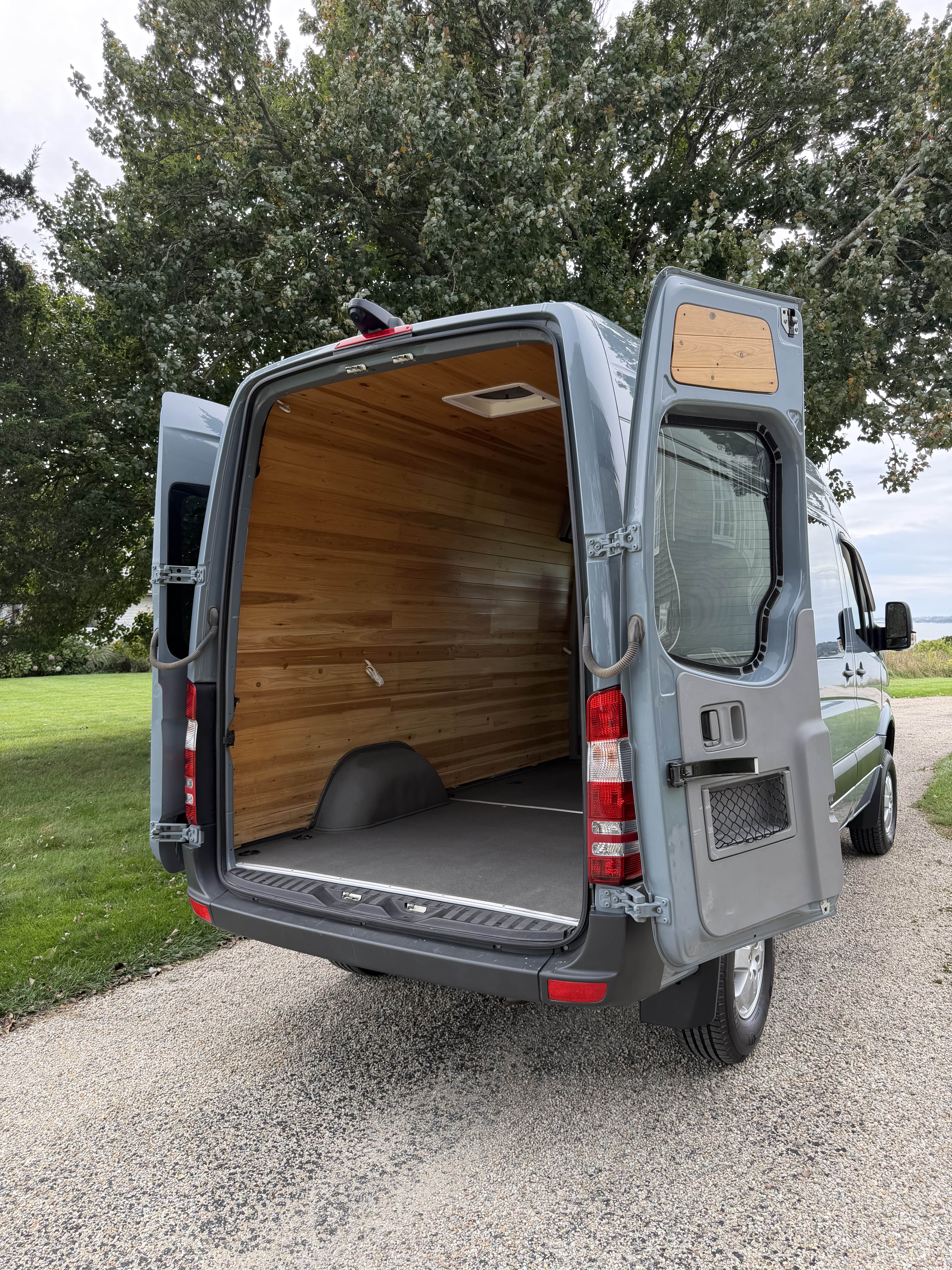 Used 2018 Mercedes-Benz Sprinter 2500 image 11