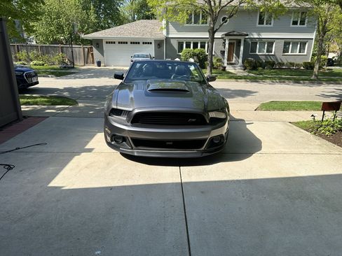 Used 2013 Ford Mustang GT Premium RWD image 2