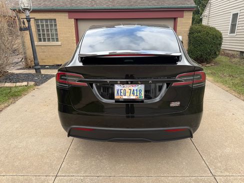 Used 2023 Tesla Model X Plaid image 6