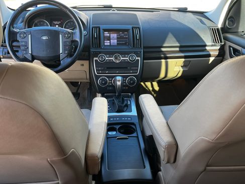 Used 2013 Land Rover LR2 HSE image 14