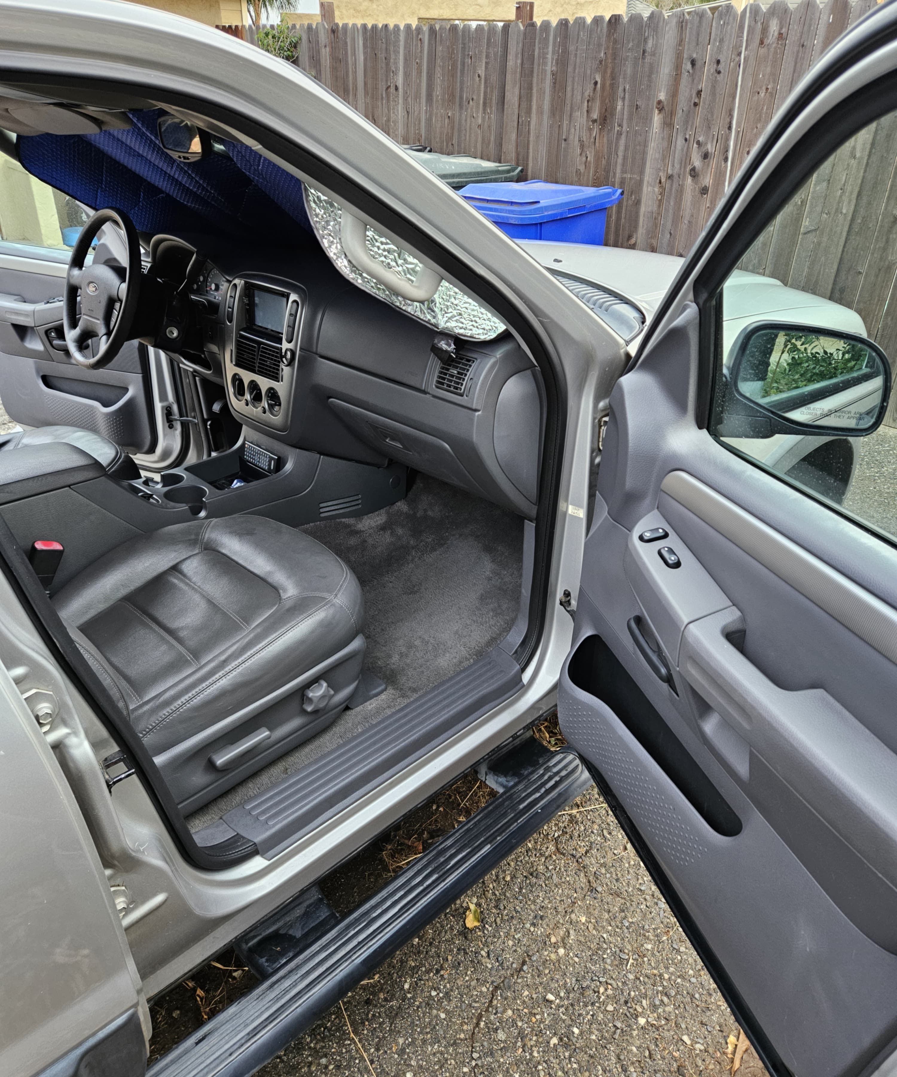 Used 2003 Ford Explorer XLT RWD image 2