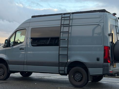 Used 2023 Mercedes-Benz Sprinter 2500 image 12