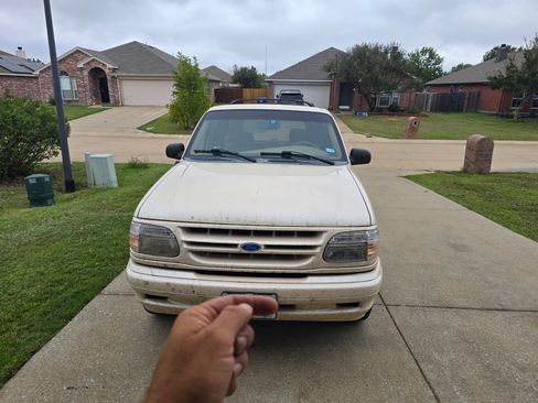 Used 1996 Ford Explorer 2WD 4-Door image 1