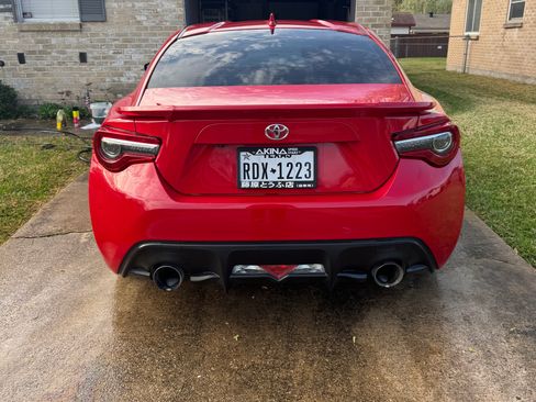 Used 2017 Toyota 86 image 5