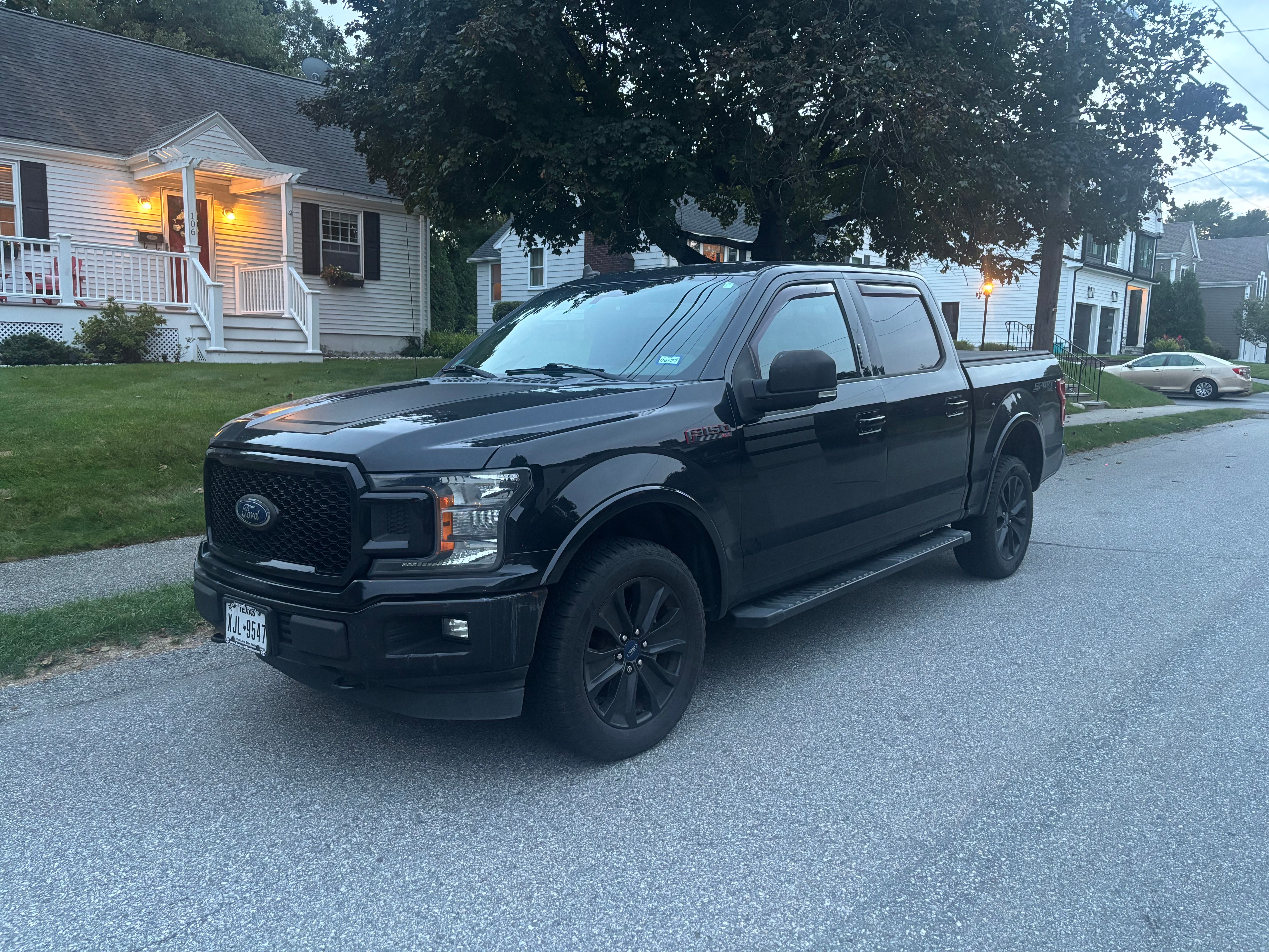 Used 2019 Ford F150 XLT w/ Equipment Group 302A Luxury AWD/4WD image 9