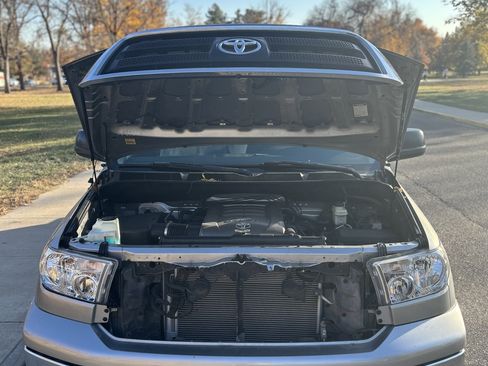 Used 2010 Toyota Tundra 4x4 CrewMax image 10