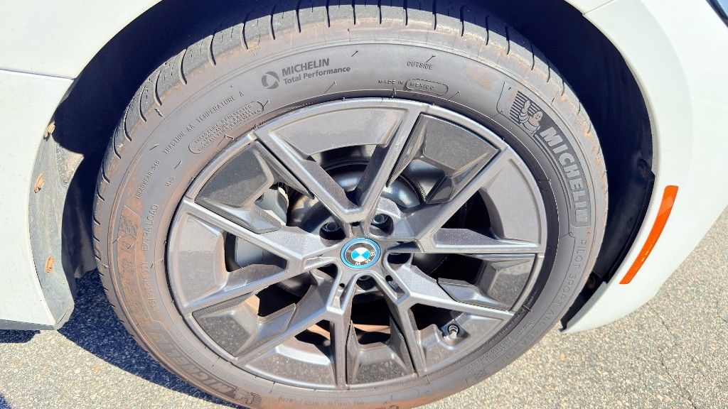 Used 2023 BMW i4 eDrive35 RWD image 14