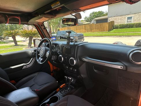 Used 2013 Jeep Wrangler Rubicon w/ PWR Convenience Group AWD/4WD image 12