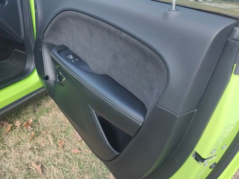 Used 2015 Dodge Challenger SRT Hellcat image 11