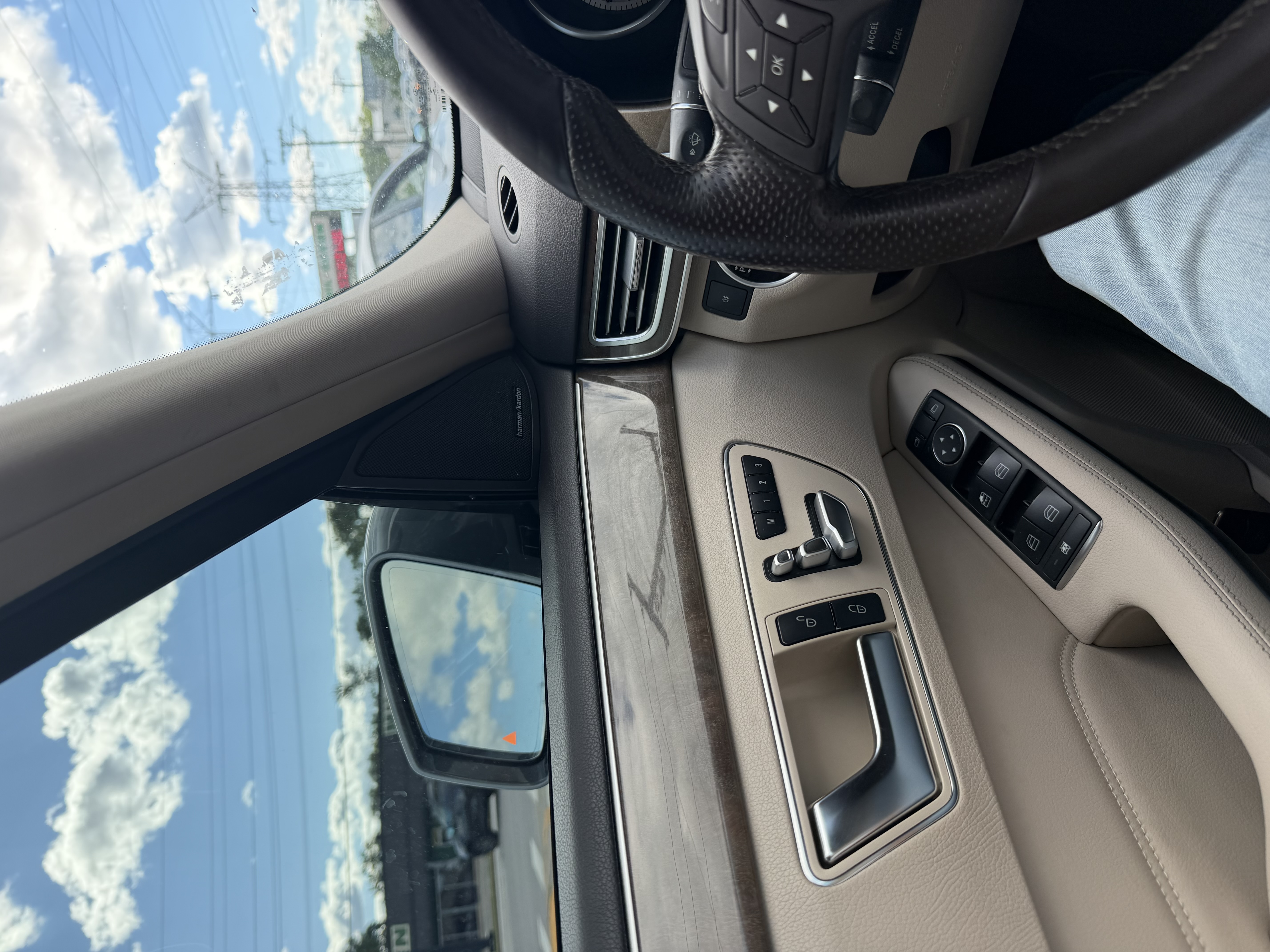 Used 2014 Mercedes-Benz E 250 BlueTEC 4MATIC Sedan image 14