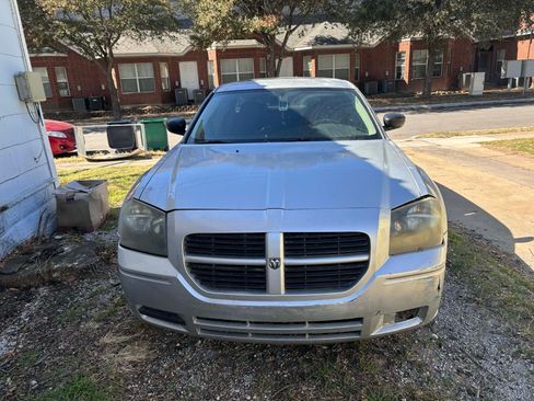 Used 2005 Dodge Magnum SE image 8