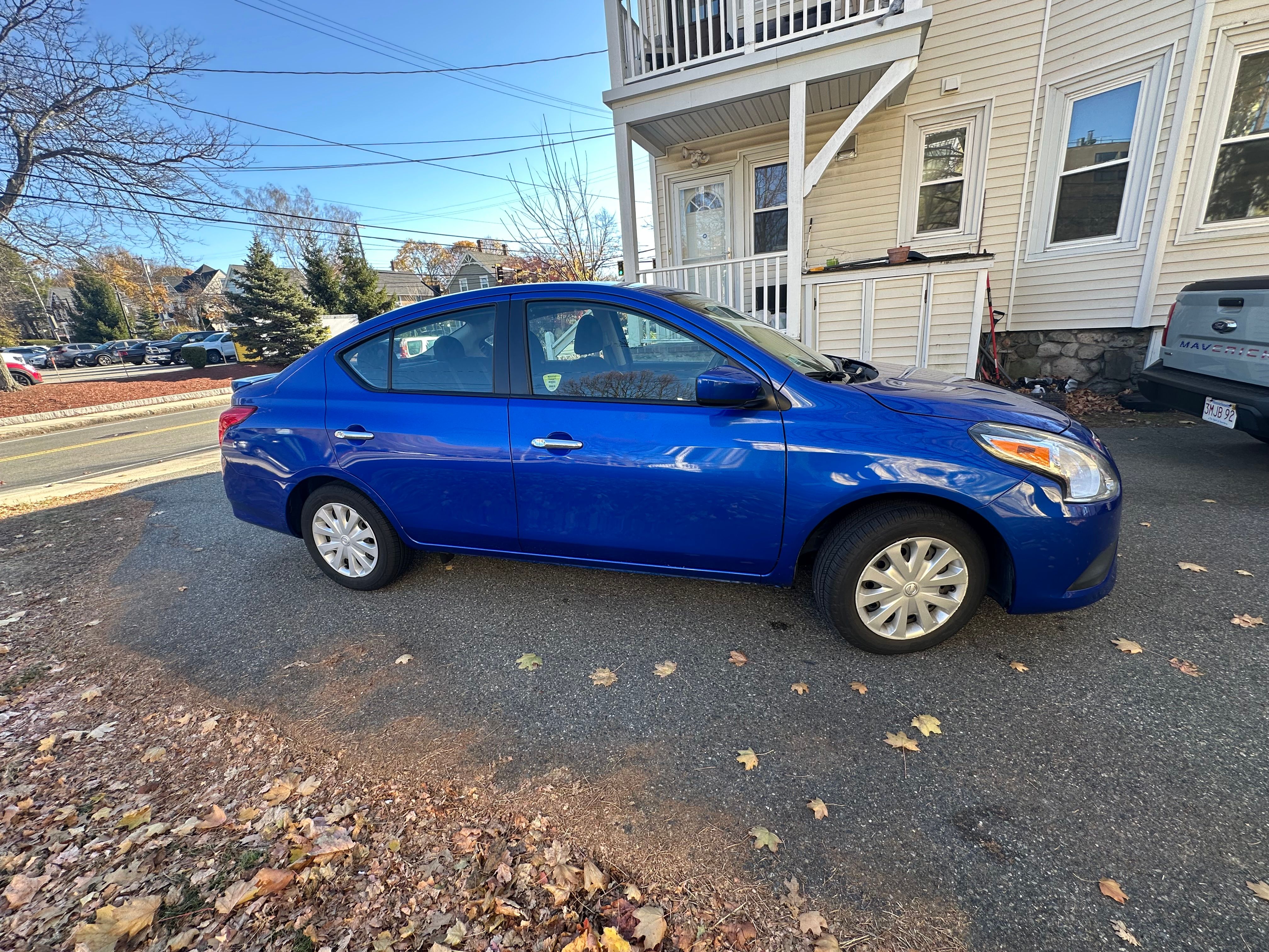Used 2017 Nissan Versa SV FWD image 5