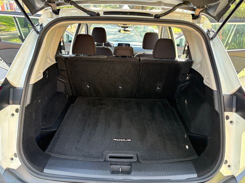 Used 2022 Nissan Rogue SV FWD image 19