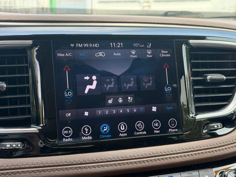 Used 2018 Chrysler Pacifica Limited w/ Advanced Safetytec Group FWD image 13