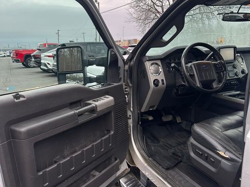 Used 2013 Ford F250 Lariat w/ Chrome Pkg image 2